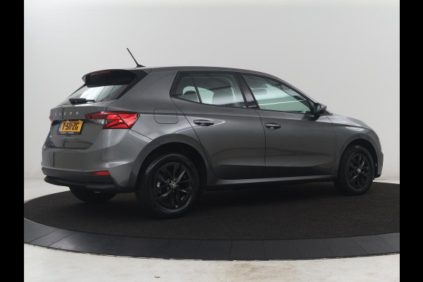 Škoda Fabia 1.0 MPI Ambition | Black Line | Cruise control | Park assist | Lederen stuurwiel | Carplay | Lichtmetaal 15'' |