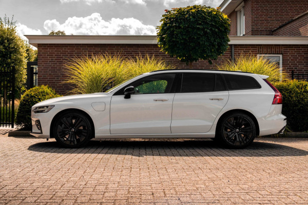 Volvo V60 2.0 T6 Recharge AWD R-Design PHEV 335 PK ACC Leder Memory 19''