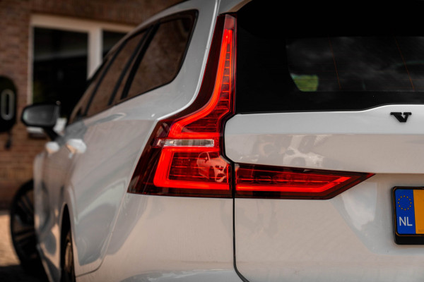 Volvo V60 2.0 T6 Recharge AWD R-Design PHEV 335 PK ACC Leder Memory 19''