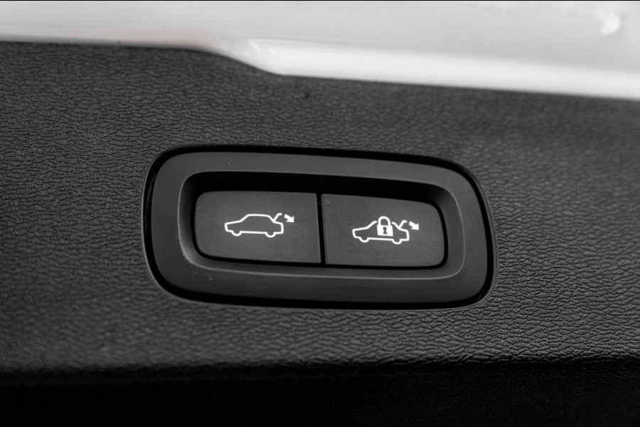 Volvo V60 2.0 T6 Recharge AWD R-Design PHEV 335 PK ACC Leder Memory 19''