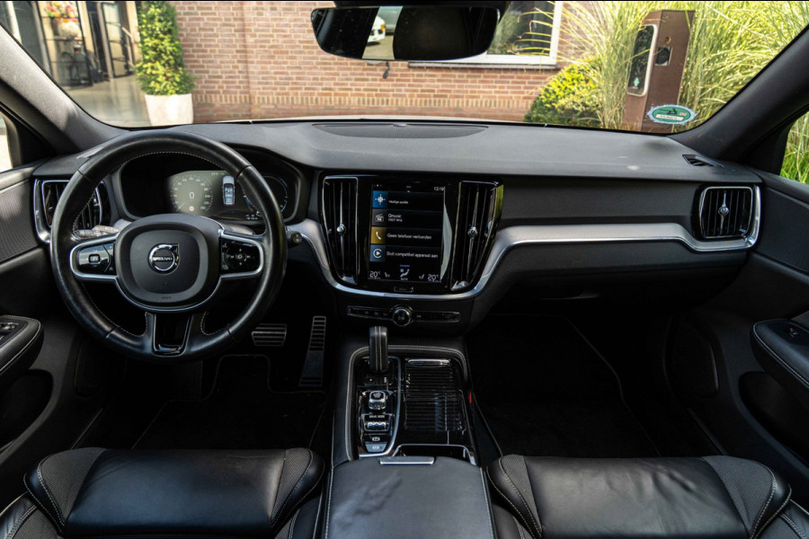 Volvo V60 2.0 T6 Recharge AWD R-Design PHEV 335 PK ACC Leder Memory 19''