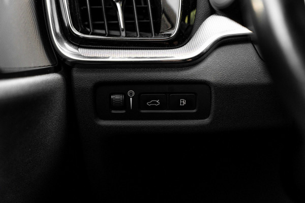 Volvo V60 2.0 T6 Recharge AWD R-Design PHEV 335 PK ACC Leder Memory 19''