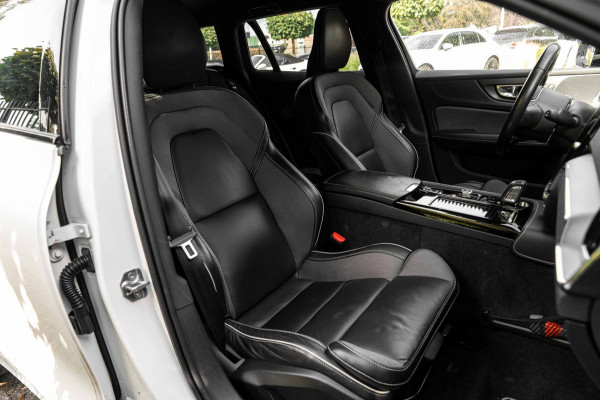 Volvo V60 2.0 T6 Recharge AWD R-Design PHEV 335 PK ACC Leder Memory 19''