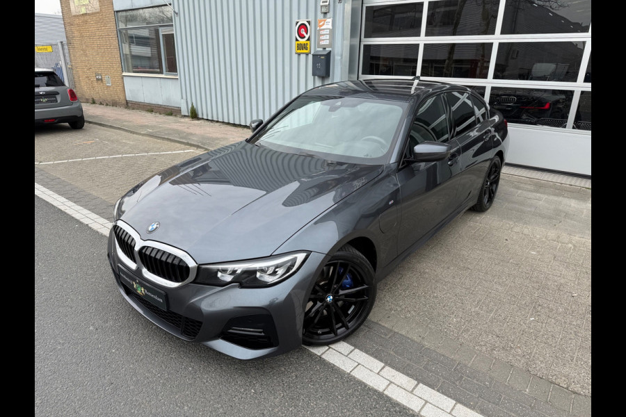 BMW 3-serie 330e High Executive AUT 292PK LED/LEER/NAV/LMV19