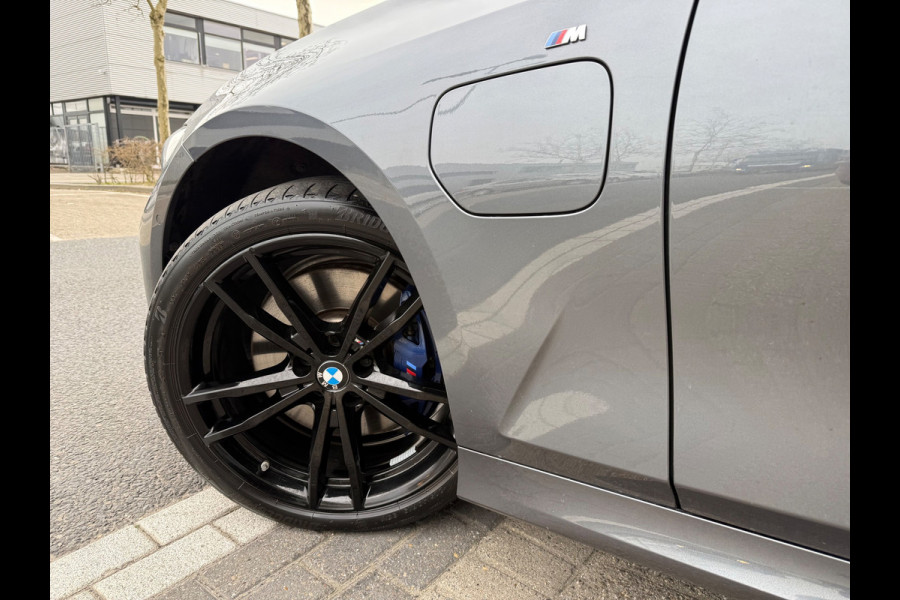 BMW 3-serie 330e High Executive AUT 292PK LED/LEER/NAV/LMV19