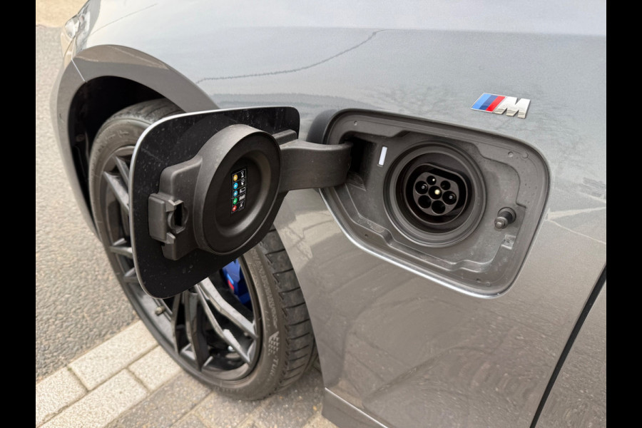 BMW 3-serie 330e High Executive AUT 292PK LED/LEER/NAV/LMV19
