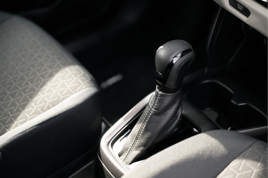 Suzuki Swift 1.2 Smart Hybrid Select CVT Automaat | In meerdere kleuren uit voorraad leverbaar | Adapt. Cruise | Camera | Stoelverwarming | 16'' | Dodehoek | Carplay/Android Auto | Smart Entry |