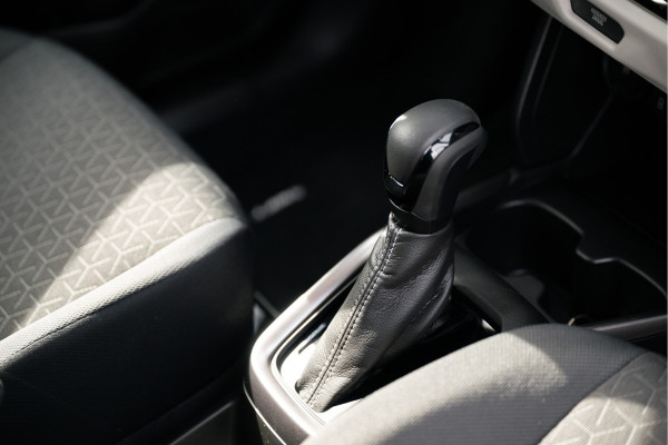 Suzuki Swift 1.2 Smart Hybrid Select CVT Automaat | In meerdere kleuren uit voorraad leverbaar | Adapt. Cruise | Camera | Stoelverwarming | 16'' | Dodehoek | Carplay/Android Auto | Smart Entry |