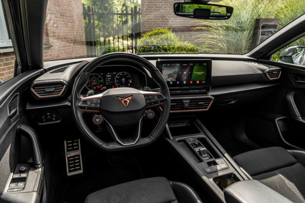 CUPRA Leon 1.4 e-Hybrid 245 PK ACC Pano Camera VZ Stuurwiel Keyless Stoel/Stuurverw. 19''