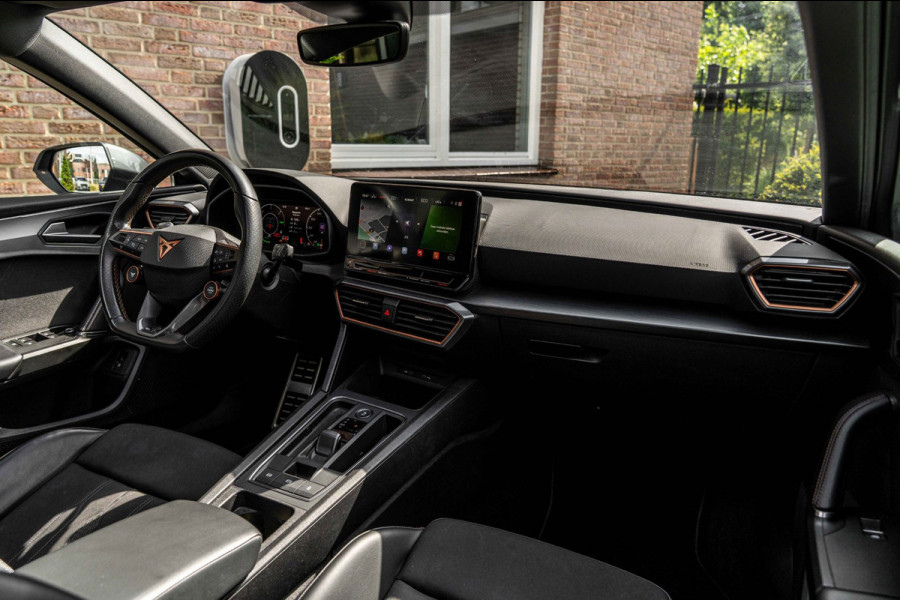 CUPRA Leon 1.4 e-Hybrid 245 PK ACC Pano Camera VZ Stuurwiel Keyless Stoel/Stuurverw. 19''