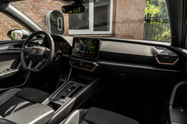 CUPRA Leon 1.4 e-Hybrid 245 PK ACC Pano Camera VZ Stuurwiel Keyless Stoel/Stuurverw. 19''