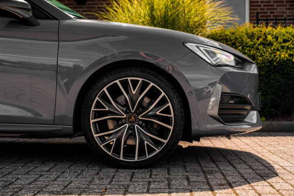 CUPRA Leon 1.4 e-Hybrid 245 PK ACC Pano Camera VZ Stuurwiel Keyless Stoel/Stuurverw. 19''