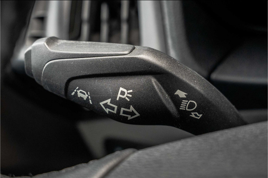 Ford Transit Connect 1.5 EcoBlue L2H1 | 3-Zits | Camera | Carplay | Cruise | PDC | Airco | Trekhaak | Imperiaal