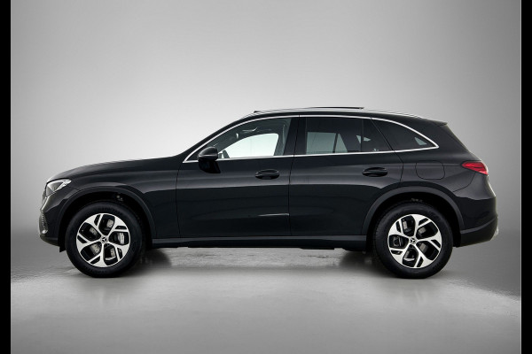 Mercedes-Benz GLC 300 e 4MATIC Plug-In Hybride Panorama Schuif Kanteldak | Trekhaak | Memory voorstoelen | Parkeerpakket met achteruitcamera. Inclusief 24 maanden Mercedes-Benz Certified garantie voor Europa.