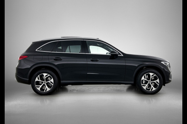 Mercedes-Benz GLC 300 e 4MATIC Plug-In Hybride Panorama Schuif Kanteldak | Trekhaak | Memory voorstoelen | Parkeerpakket met achteruitcamera. Inclusief 24 maanden Mercedes-Benz Certified garantie voor Europa.