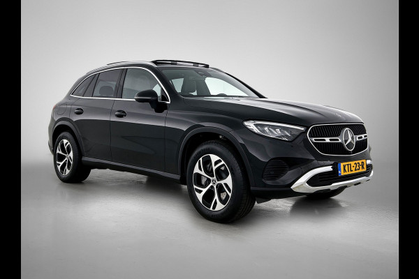 Mercedes-Benz GLC 300 e 4MATIC Plug-In Hybride Panorama Schuif Kanteldak | Trekhaak | Memory voorstoelen | Parkeerpakket met achteruitcamera. Inclusief 24 maanden Mercedes-Benz Certified garantie voor Europa.