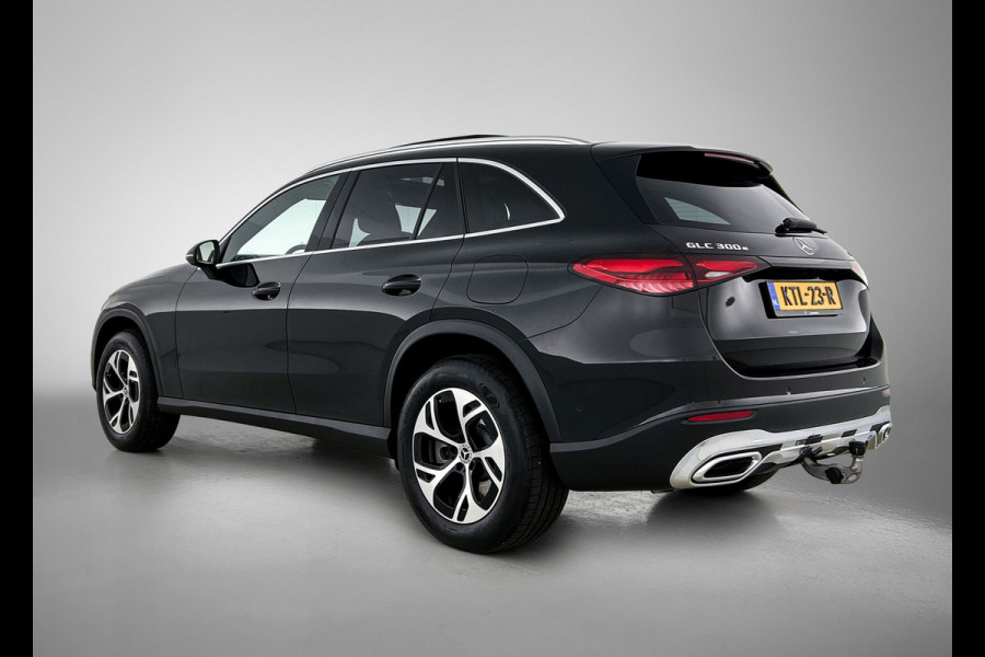 Mercedes-Benz GLC 300 e 4MATIC Plug-In Hybride Panorama Schuif Kanteldak | Trekhaak | Memory voorstoelen | Parkeerpakket met achteruitcamera. Inclusief 24 maanden Mercedes-Benz Certified garantie voor Europa.