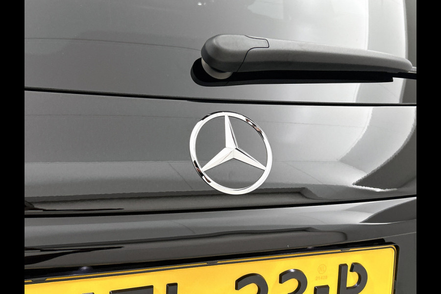 Mercedes-Benz GLC 300 e 4MATIC Plug-In Hybride Panorama Schuif Kanteldak | Trekhaak | Memory voorstoelen | Parkeerpakket met achteruitcamera. Inclusief 24 maanden Mercedes-Benz Certified garantie voor Europa.