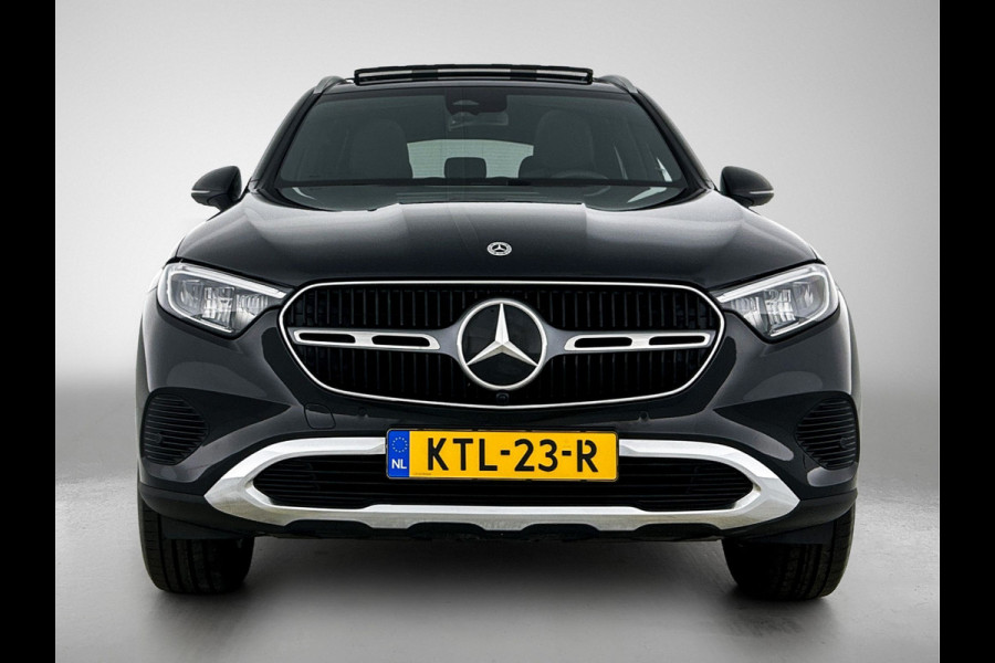 Mercedes-Benz GLC 300 e 4MATIC Plug-In Hybride Panorama Schuif Kanteldak | Trekhaak | Memory voorstoelen | Parkeerpakket met achteruitcamera. Inclusief 24 maanden Mercedes-Benz Certified garantie voor Europa.