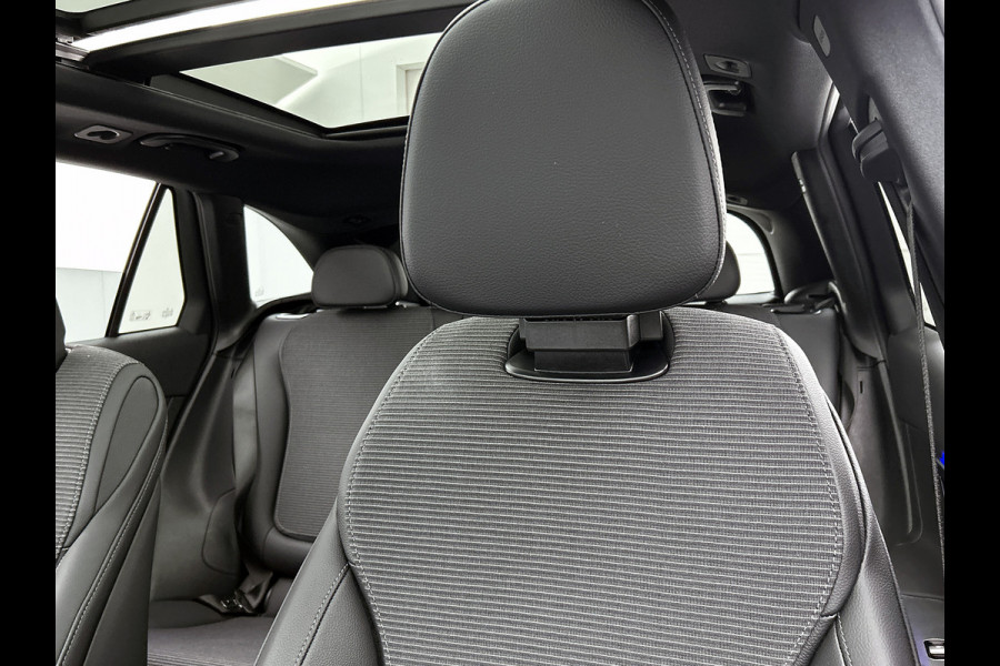 Mercedes-Benz GLC 300 e 4MATIC Plug-In Hybride Panorama Schuif Kanteldak | Trekhaak | Memory voorstoelen | Parkeerpakket met achteruitcamera. Inclusief 24 maanden Mercedes-Benz Certified garantie voor Europa.