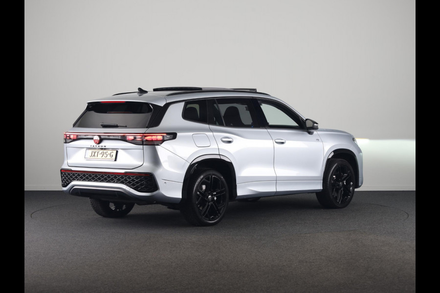 Volkswagen Tayron 1.5 eHybrid R-Line Edition 272 PK | Black & Style pakket | wegklapbare trekhaak | Harman kardon audio | panoramadak
