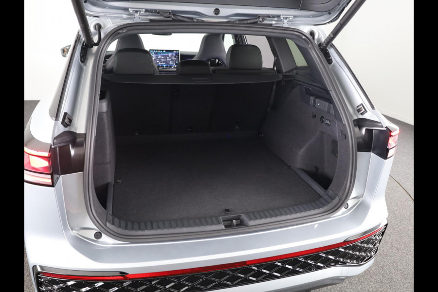 Volkswagen Tayron 1.5 eHybrid R-Line Edition 272 PK | Black & Style pakket | wegklapbare trekhaak | Harman kardon audio | panoramadak