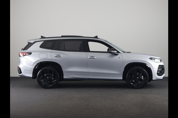 Volkswagen Tayron 1.5 eHybrid R-Line Edition 272 PK | Black & Style pakket | wegklapbare trekhaak | Harman kardon audio | panoramadak