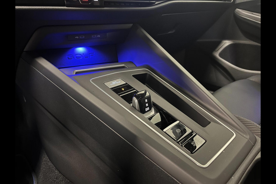 Volkswagen Golf 2.0 TSI R 4Motion | AKRAPOVIC | PANO | LEDER | IQ LIGHTS | MEMORY