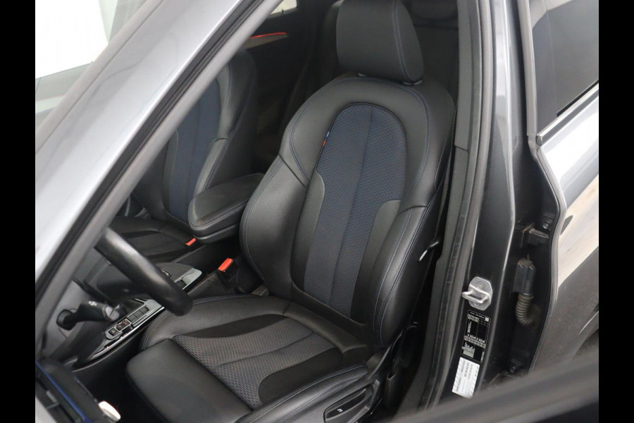 BMW X1 sDrive18i High Executive M-sport | Head-up | Half Leder | Adaptive cruise | Full LED | Climate control | Stoelverwarming | Navigatie | Park assist | Camera |