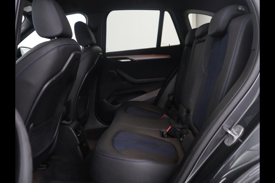 BMW X1 sDrive18i High Executive M-sport | Head-up | Half Leder | Adaptive cruise | Full LED | Climate control | Stoelverwarming | Navigatie | Park assist | Camera |
