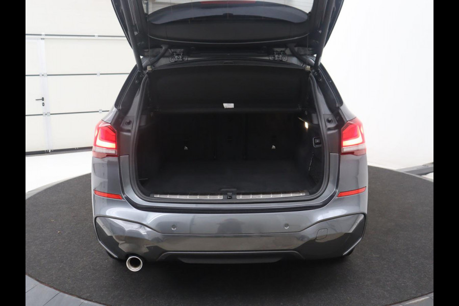 BMW X1 sDrive18i High Executive M-sport | Head-up | Half Leder | Adaptive cruise | Full LED | Climate control | Stoelverwarming | Navigatie | Park assist | Camera |