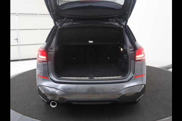 BMW X1 sDrive18i High Executive M-sport | Head-up | Half Leder | Adaptive cruise | Full LED | Climate control | Stoelverwarming | Navigatie | Park assist | Camera |