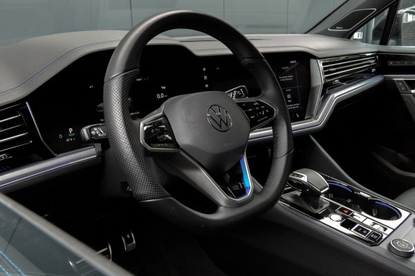 Volkswagen Touareg 3.0 TSi eHybrid 4MOTION R | Panoramadak | Luchtvering | 360°| HUD | Stoelverwarming & -ventilatie