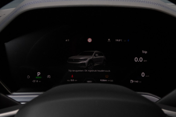 Volkswagen Touareg 3.0 TSi eHybrid 4MOTION R | Panoramadak | Luchtvering | 360°| HUD | Stoelverwarming & -ventilatie