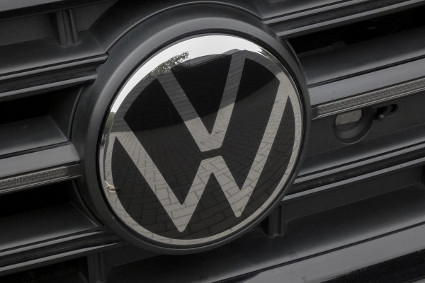 Volkswagen Touareg 3.0 TSi eHybrid 4MOTION R | Panoramadak | Luchtvering | 360°| HUD | Stoelverwarming & -ventilatie