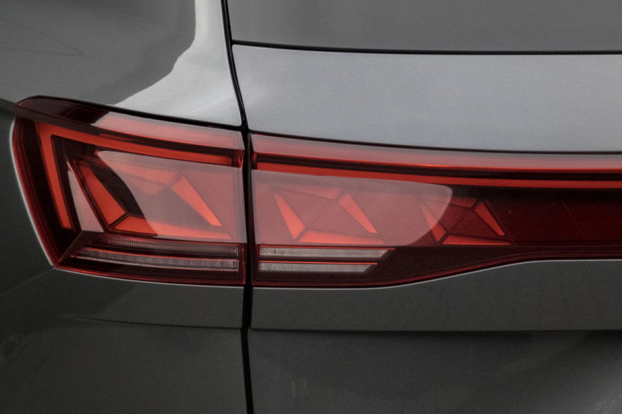 Volkswagen Touareg 3.0 TSi eHybrid 4MOTION R | Panoramadak | Luchtvering | 360°| HUD | Stoelverwarming & -ventilatie