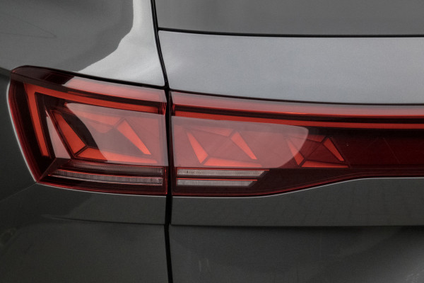 Volkswagen Touareg 3.0 TSi eHybrid 4MOTION R | Panoramadak | Luchtvering | 360°| HUD | Stoelverwarming & -ventilatie