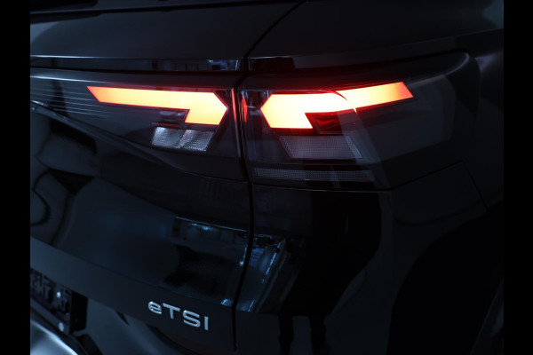 Volkswagen T-Roc Limited Edition 1.5 eTSI 85 kW / 116 PK SUV 7 vers Achteruitrijcamera | Stoelverwarming | Carplay