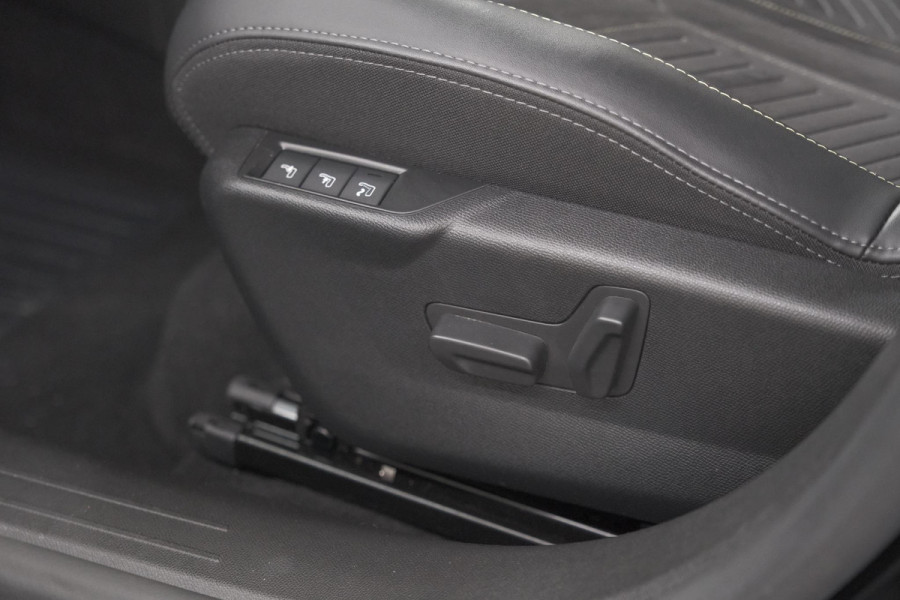 Peugeot 208 1.2 Hybrid 145 e-DCS6 GT | Alcantara Pakket | Camera | Apple Carplay | Stoelverwarming