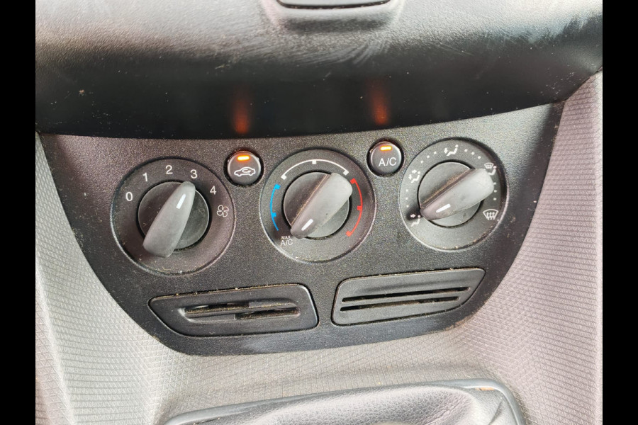 Ford Transit Connect 1.5TDCI Euro 6 Imperiaal Trekhaak Airco Bluetooth Betonplex Vloer Lat om Lat betimmering 1.200KG Trekgewicht Origineel Nederlandse Auto