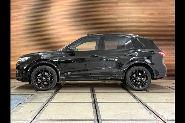 Volkswagen Tiguan 1.5 eHybrid R-Line Black Edition | garantie tot 2030| 272PK | PANO | Full Matrix-LED | Discover PRO MAX|Trekhaak