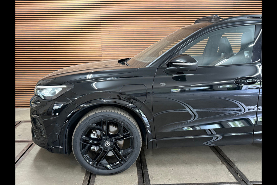 Volkswagen Tiguan 1.5 eHybrid R-Line Black Edition | garantie tot 2030| 272PK | PANO | Full Matrix-LED | Discover PRO MAX|Trekhaak
