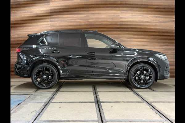Volkswagen Tiguan 1.5 eHybrid R-Line Black Edition | 272PK | Garantie tot 2030 | H/K Sound | IQ.Light HD | Pano | Trekhaak | Leder
