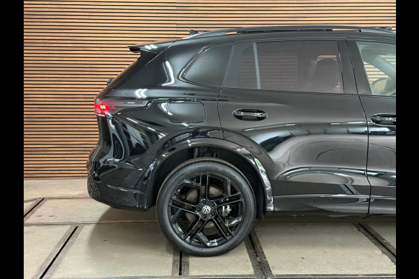 Volkswagen Tiguan 1.5 eHybrid R-Line Black Edition | 272PK | Garantie tot 2030 | H/K Sound | IQ.Light HD | Pano | Trekhaak | Leder