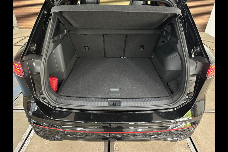 Volkswagen Tiguan 1.5 eHybrid R-Line Black Edition | 272PK | Garantie tot 2030 | H/K Sound | IQ.Light HD | Pano | Trekhaak | Leder
