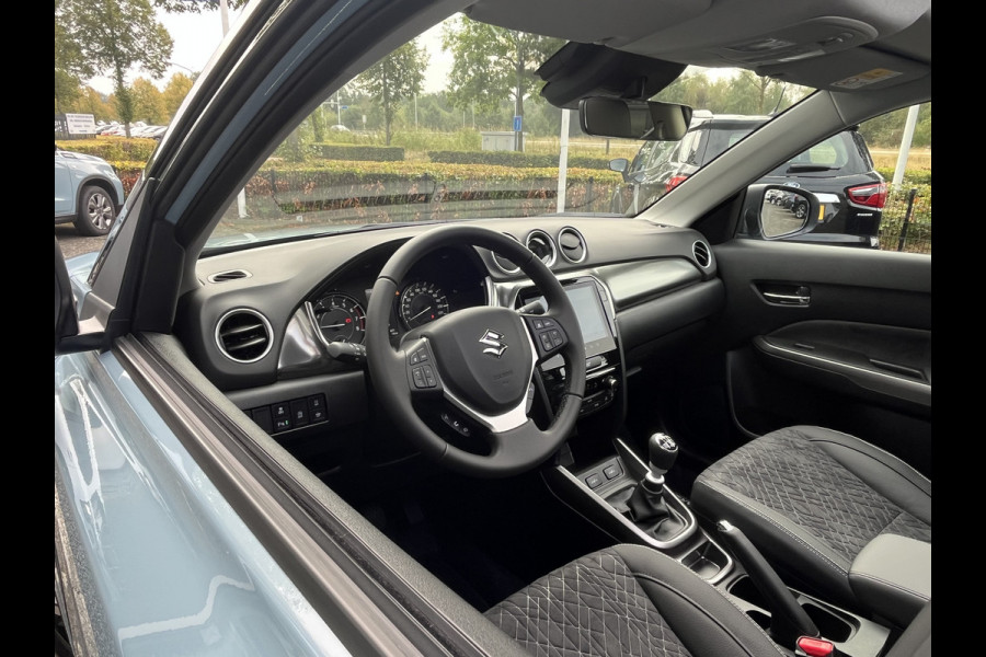 Suzuki Vitara 1.4 Boosterjet Smart Hybrid Style | €2.000,- voordeel | Uit voorraad leverbaar | 0886 | Pano | Adapt. Cruise | Camera | Dodehoek | Rijstrook | Stoelverwarming | etc. etc.