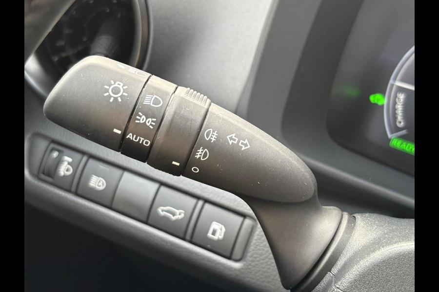 Toyota C-HR 1.8 Hybrid 140PK First Edition Bi-Tone/Winter-pack/Gr.-navigatie/Elektr.klep/Camera/Adapt.-cruise