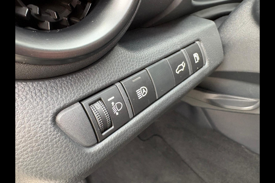 Toyota C-HR 1.8 Hybrid 140PK First Edition Bi-Tone/Winter-pack/Gr.-navigatie/Elektr.klep/Camera/Adapt.-cruise