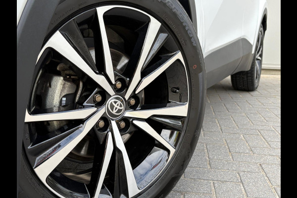 Toyota C-HR 1.8 Hybrid 140PK First Edition Bi-Tone/Winter-pack/Gr.-navigatie/Elektr.klep/Camera/Adapt.-cruise