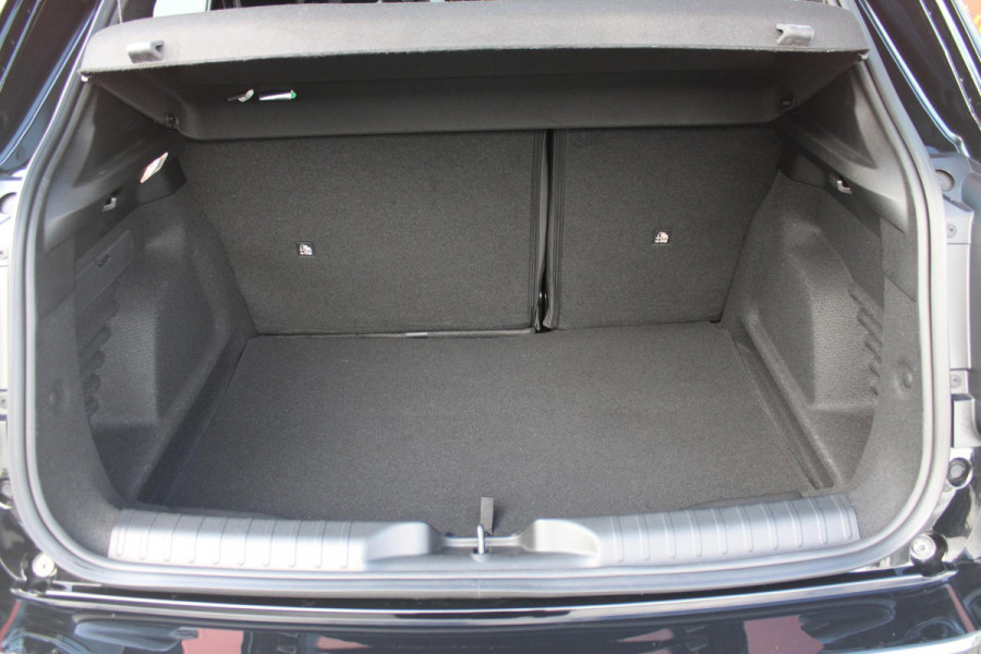 Abarth 600e Abarth Turismo 240PK 54 kWh | "TORSEN" MECHANISCH SPERDIFFERENTIEEL | SABELT SPORT STOELEN | 20" LICHTMETALEN VELGEN ABARTH DESIGN | ABARTH BODYKIT | PARKEERSENSOREN ACHTER | ABARTH REMKLAUWEN | ADAPTIVE CRUISE CONTROL | DRAADLOZE APPLE CARPLAY/ANDROID AUTO | DC SNELLAAD FUNCTIE | KEYLESS START | AUTOMATISCH DIMMENDE BINNENSPIEGEL |